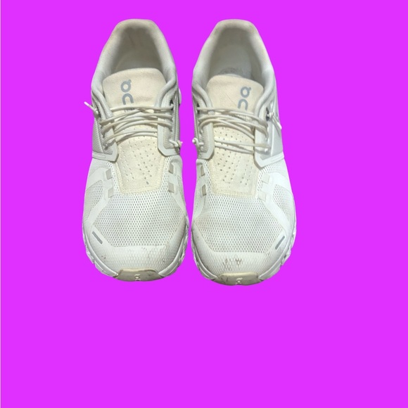 On Running Women's Athletic Shoes - White - Picture 2 of 9